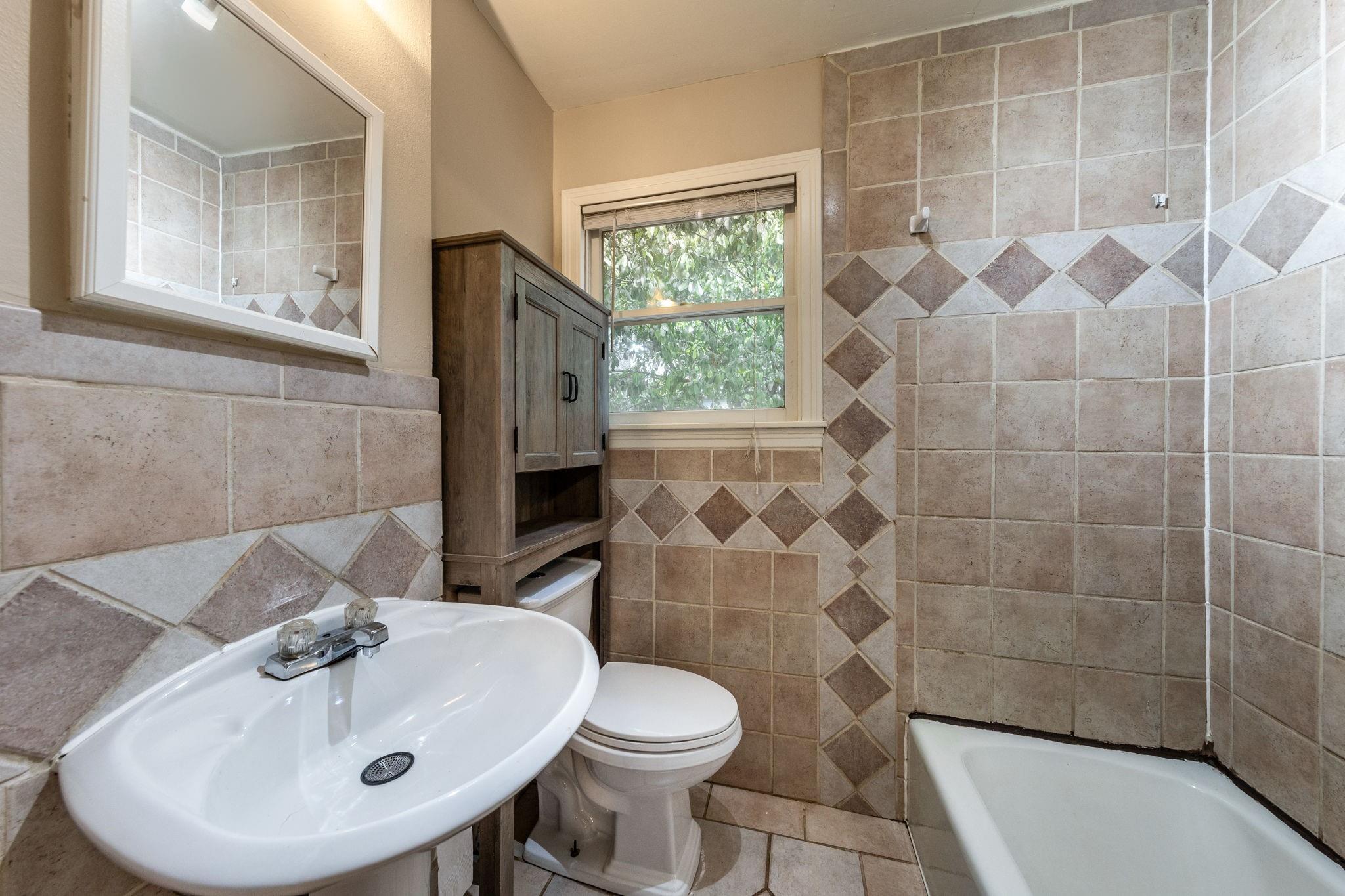 909 E 38th St # A, Austin, TX 78705