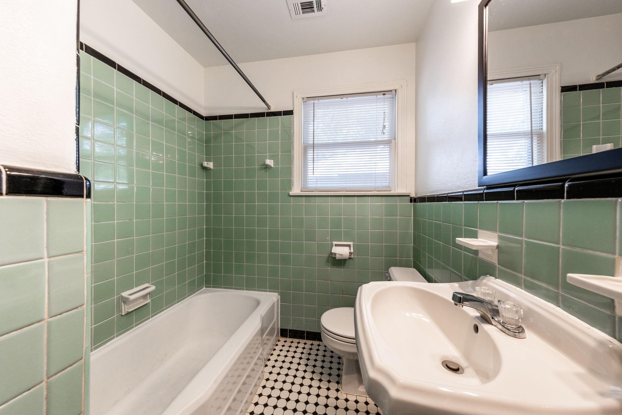 909 E 38th St # A, Austin, TX 78705