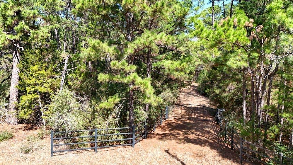 500 Pine Valley Loop, Smithville, TX 78957