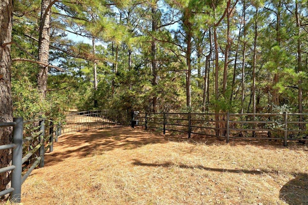 500 Pine Valley Loop, Smithville, TX 78957