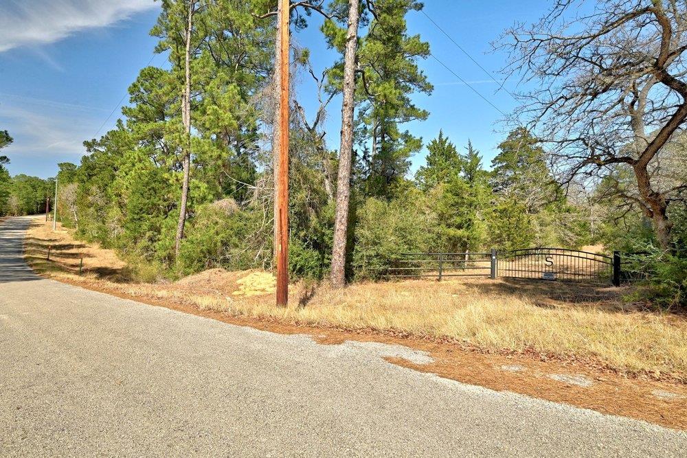 500 Pine Valley Loop, Smithville, TX 78957