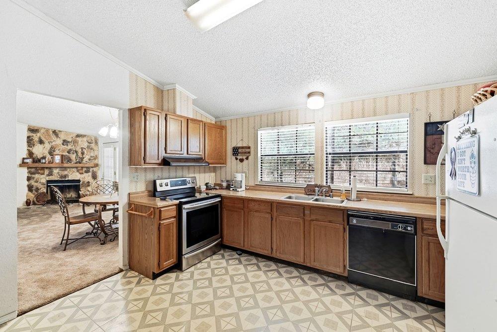 500 Pine Valley Loop, Smithville, TX 78957