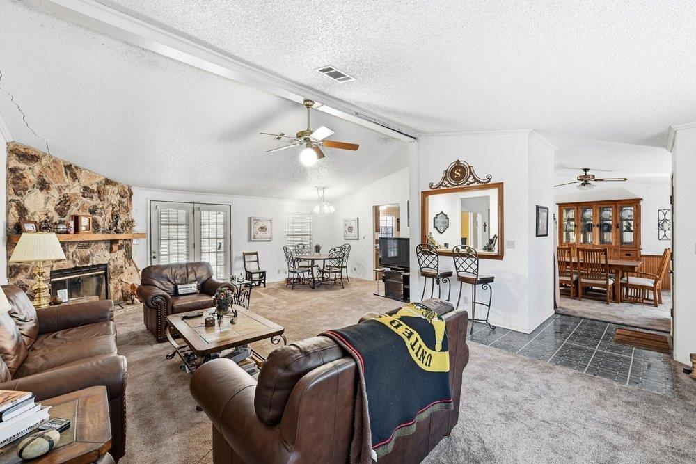 500 Pine Valley Loop, Smithville, TX 78957