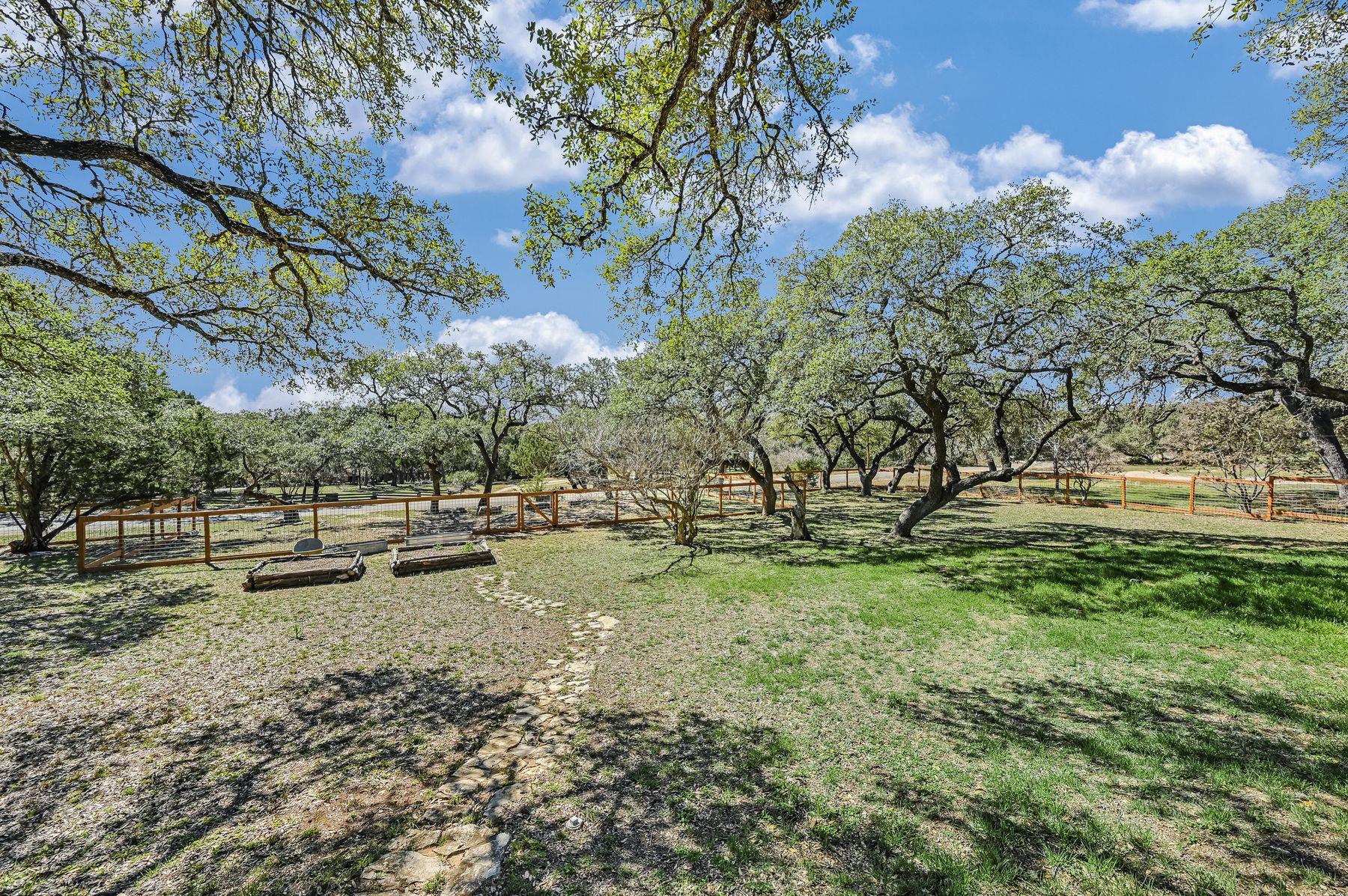 200 W Meadow Ln, Wimberley, TX 78676
