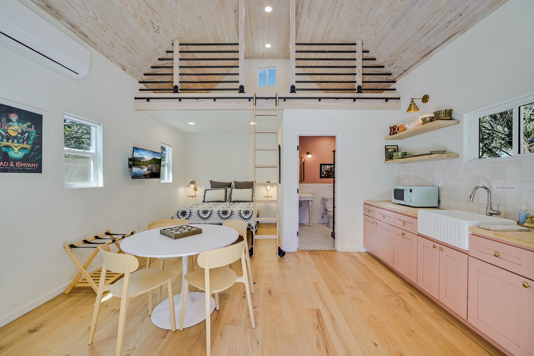 200 W Meadow Ln, Wimberley, TX 78676