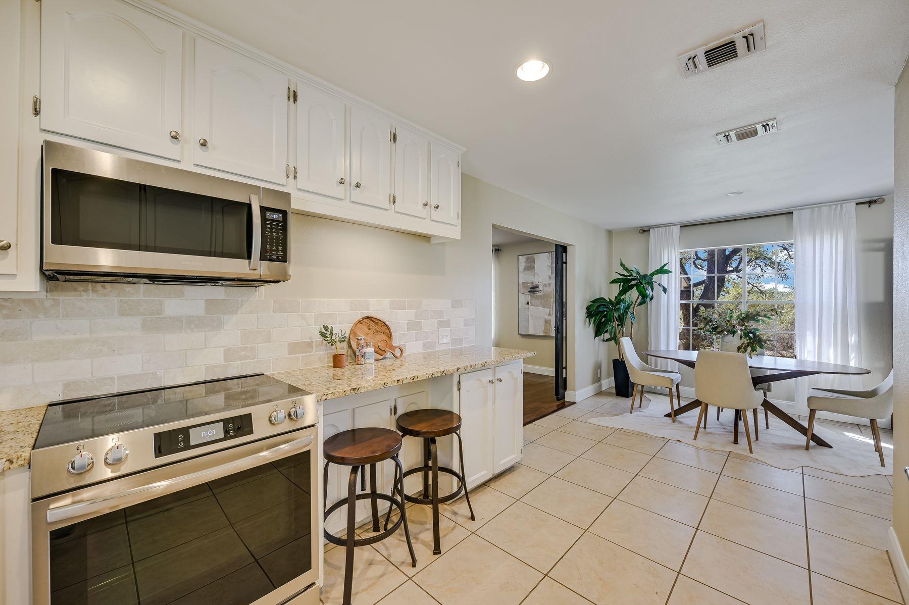 200 W Meadow Ln, Wimberley, TX 78676