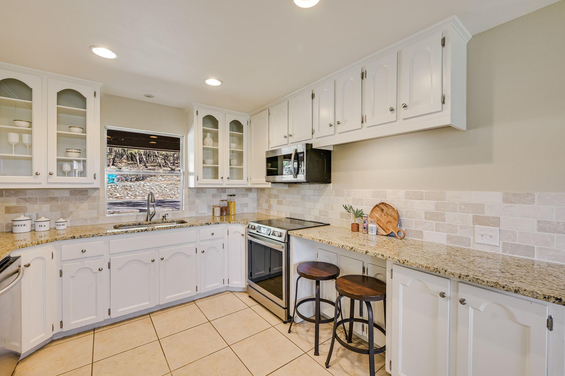 200 W Meadow Ln, Wimberley, TX 78676