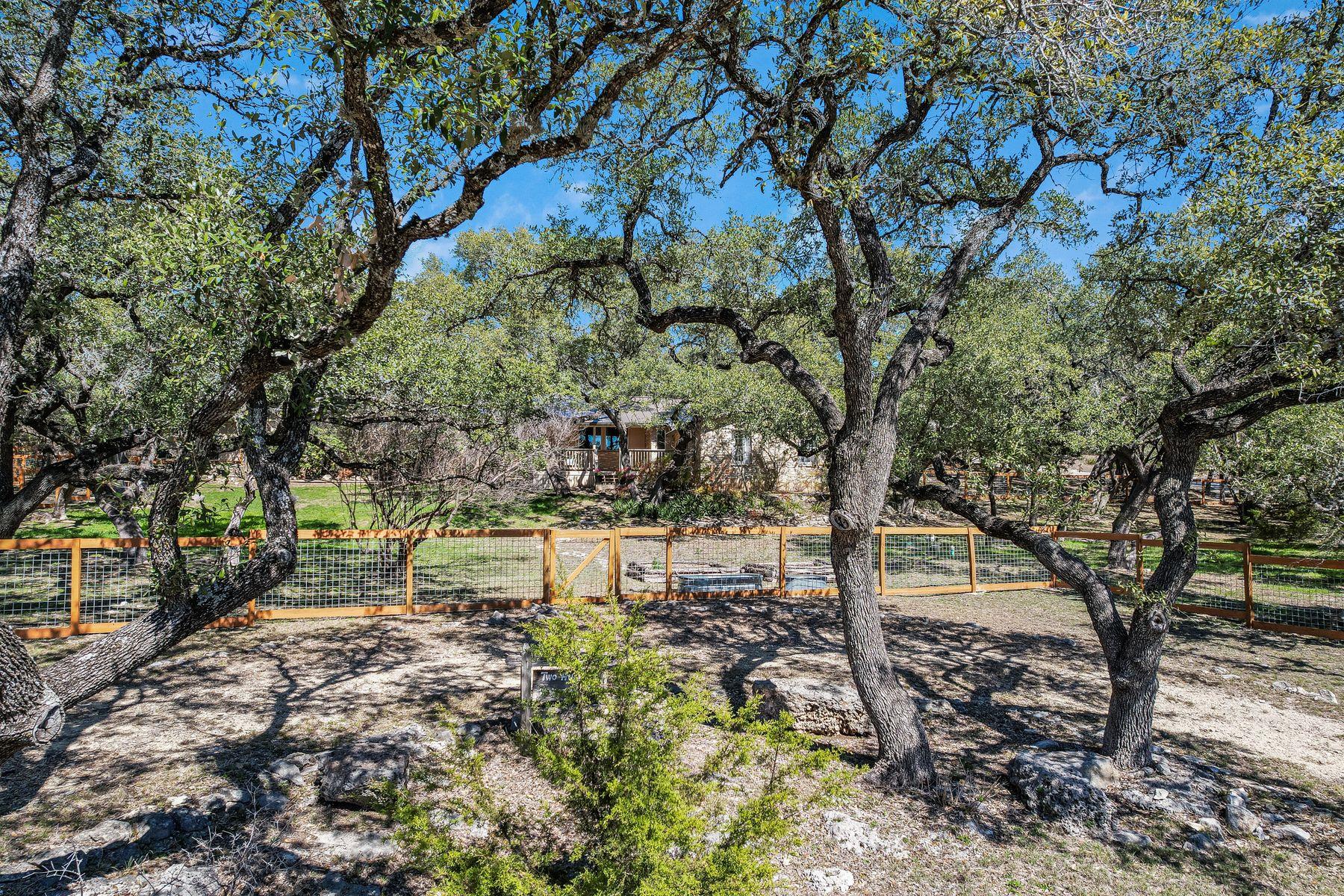 200 W Meadow Ln, Wimberley, TX 78676