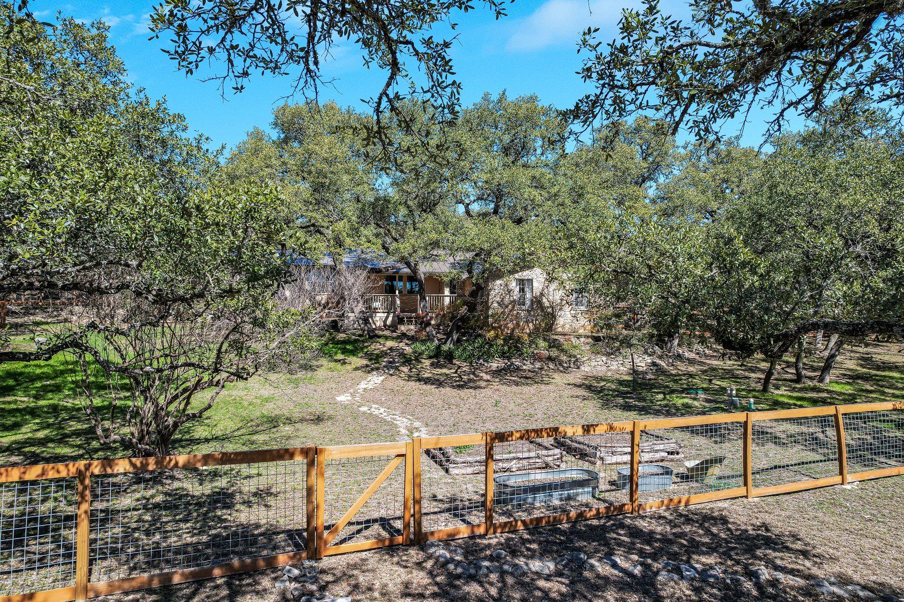 200 W Meadow Ln, Wimberley, TX 78676