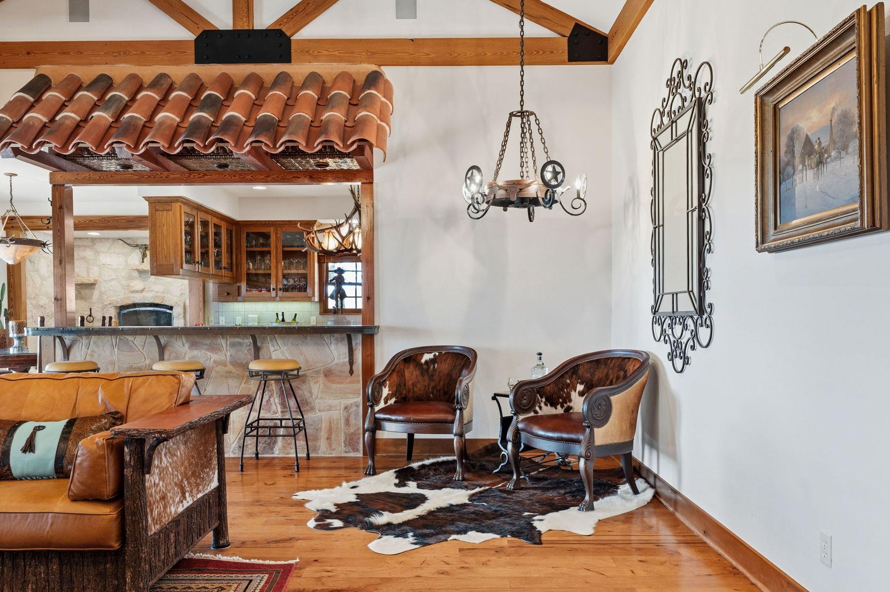 521 Bluff Creek Rd, Center Point, TX 78010