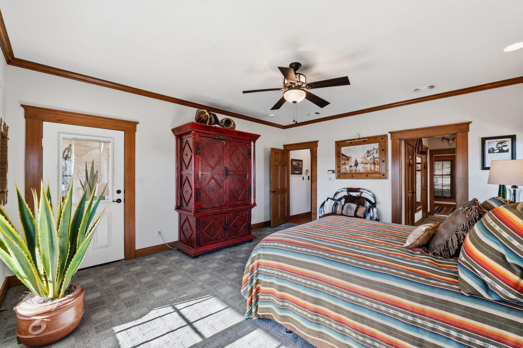 521 Bluff Creek Rd, Center Point, TX 78010