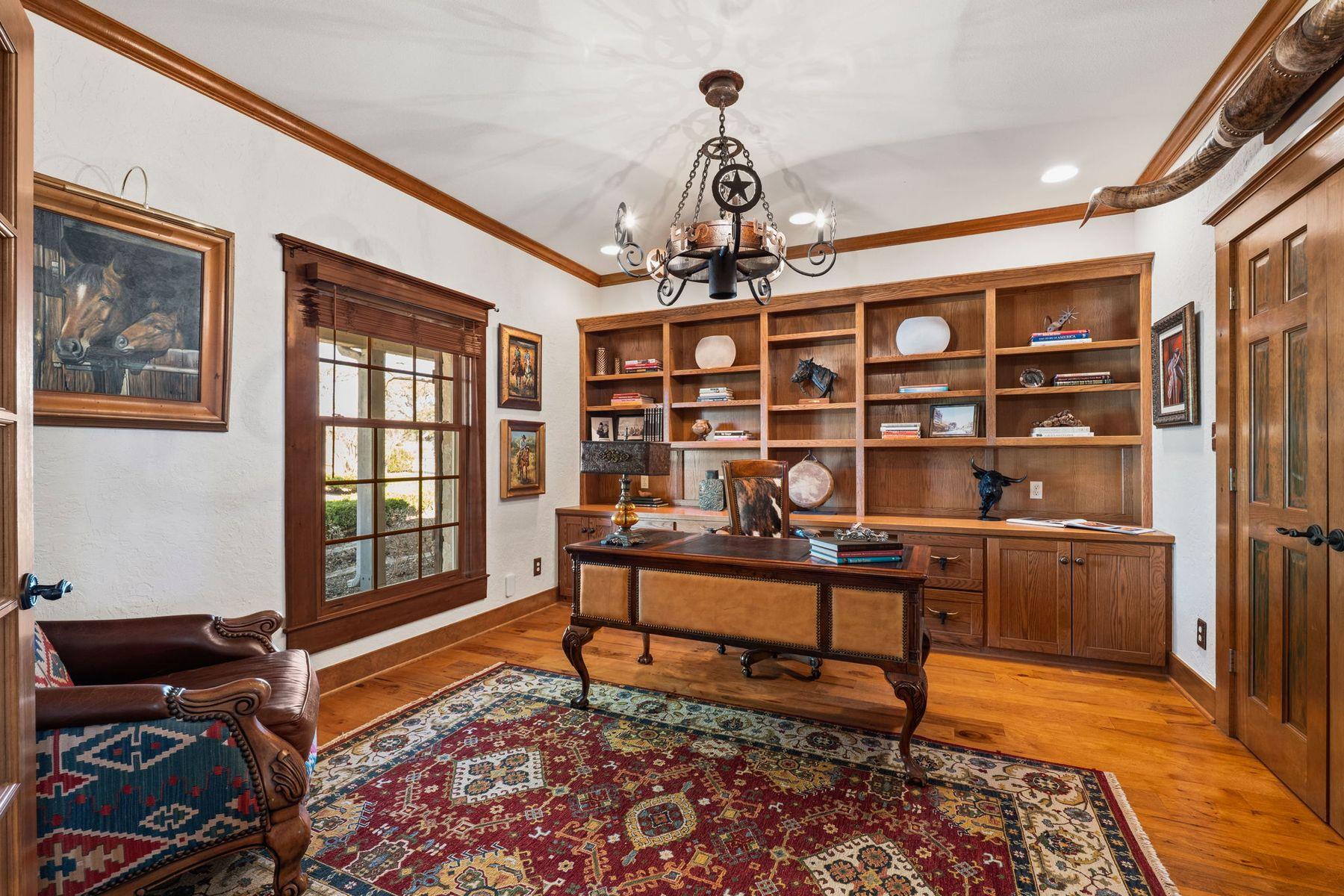 521 Bluff Creek Rd, Center Point, TX 78010