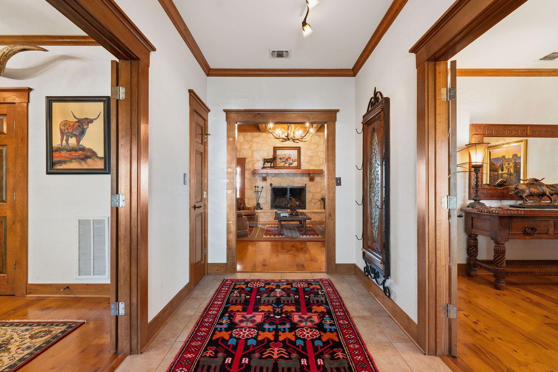 521 Bluff Creek Rd, Center Point, TX 78010