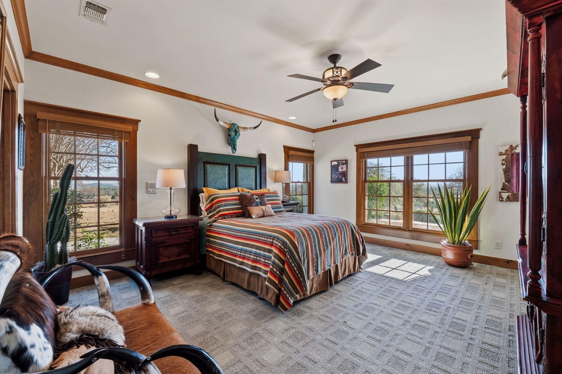 521 Bluff Creek Rd, Center Point, TX 78010