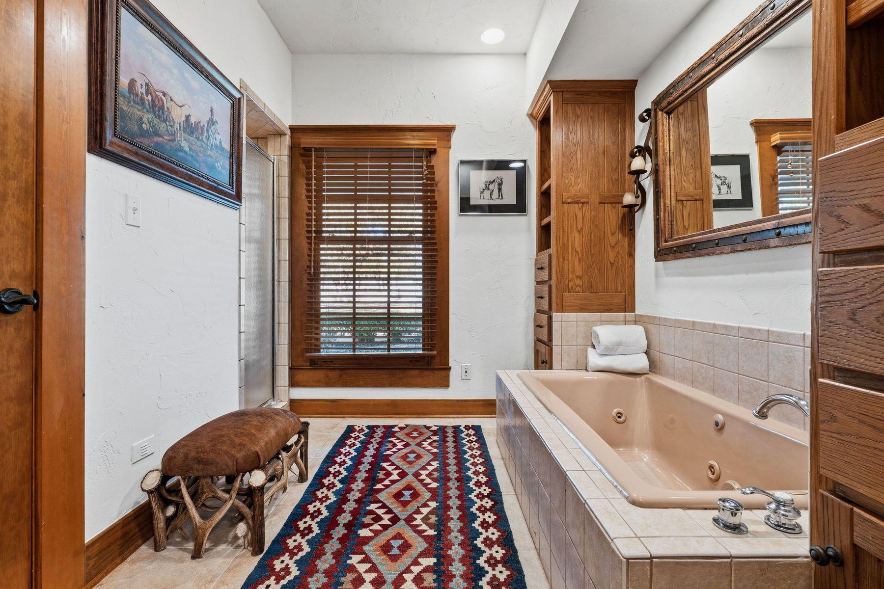 521 Bluff Creek Rd, Center Point, TX 78010