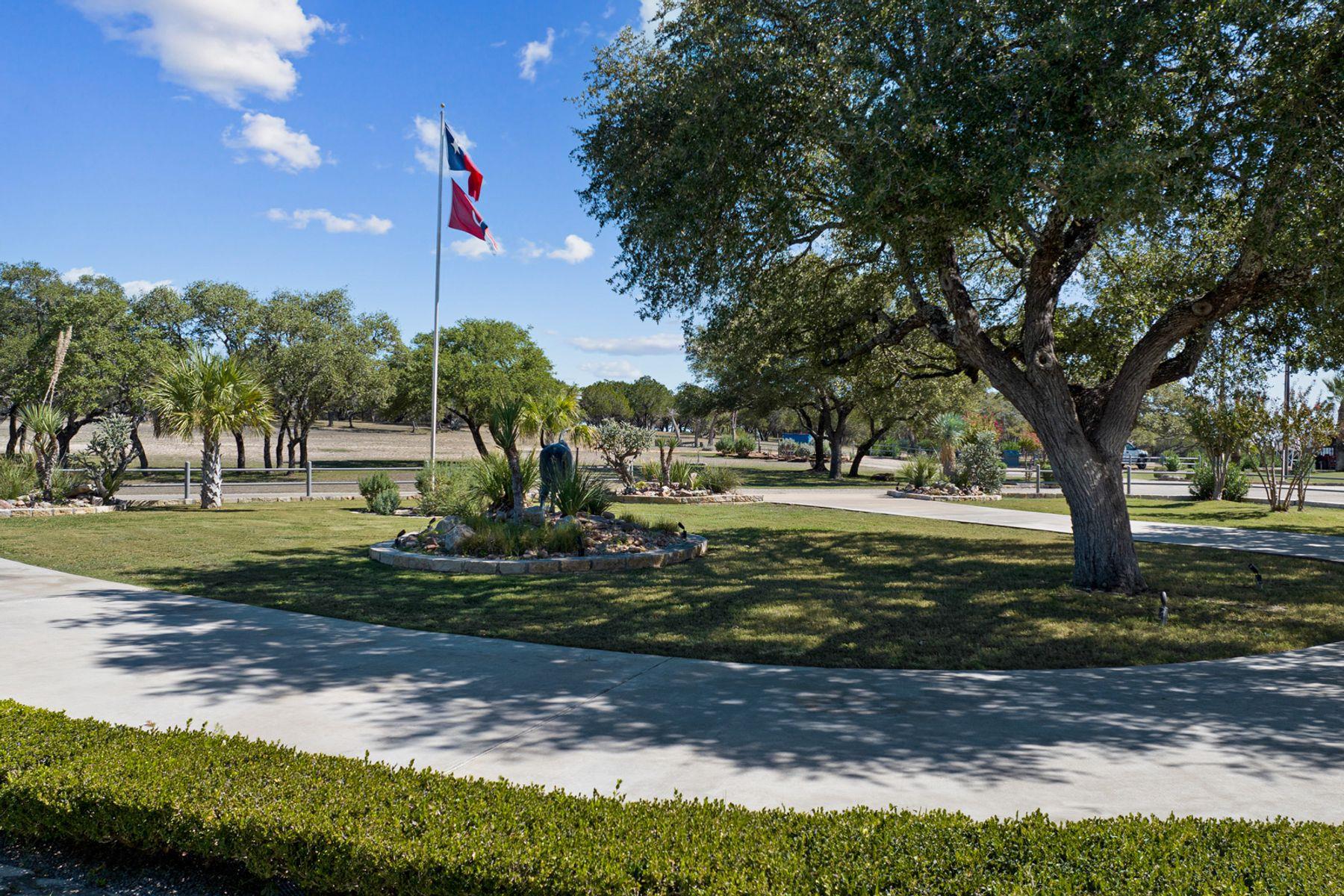 521 Bluff Creek Rd, Center Point, TX 78010