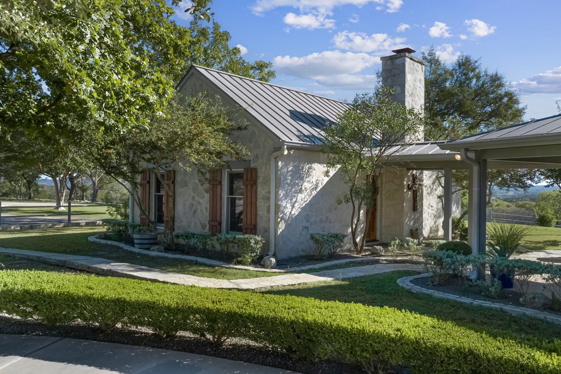 521 Bluff Creek Rd, Center Point, TX 78010