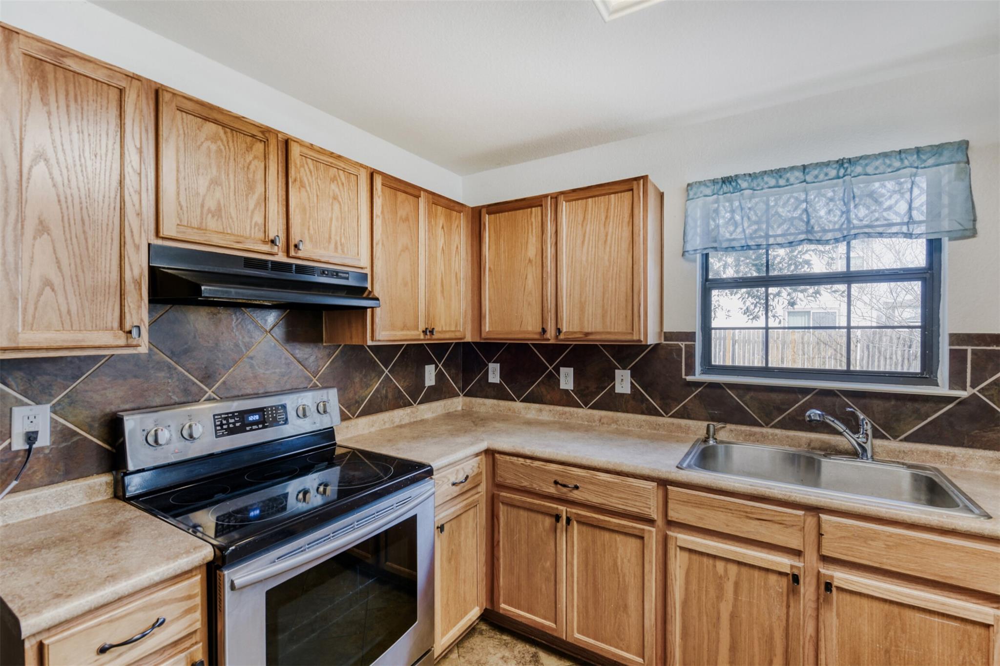 721 New Bridge Dr, Kyle, TX 78640