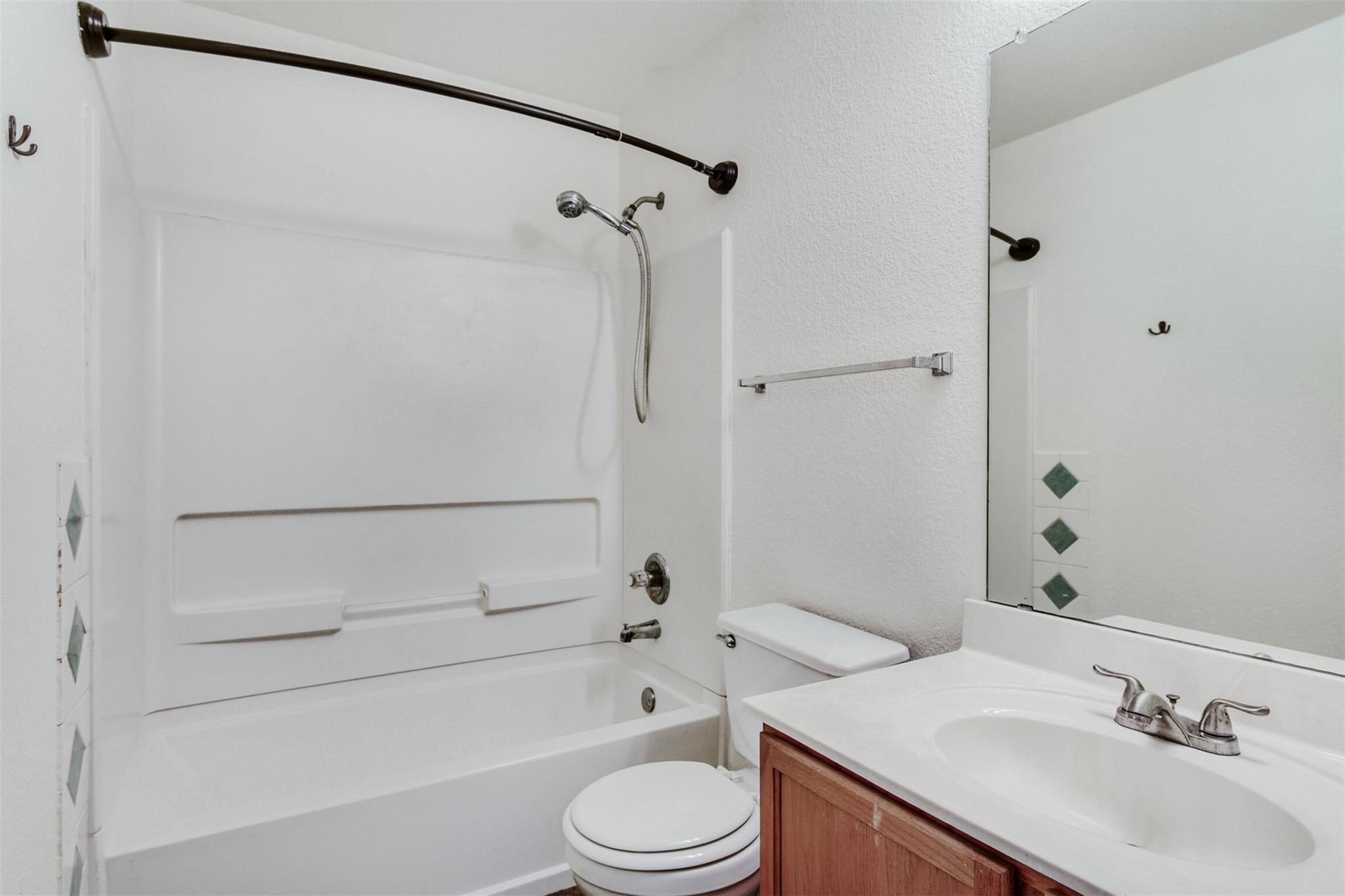 721 New Bridge Dr, Kyle, TX 78640