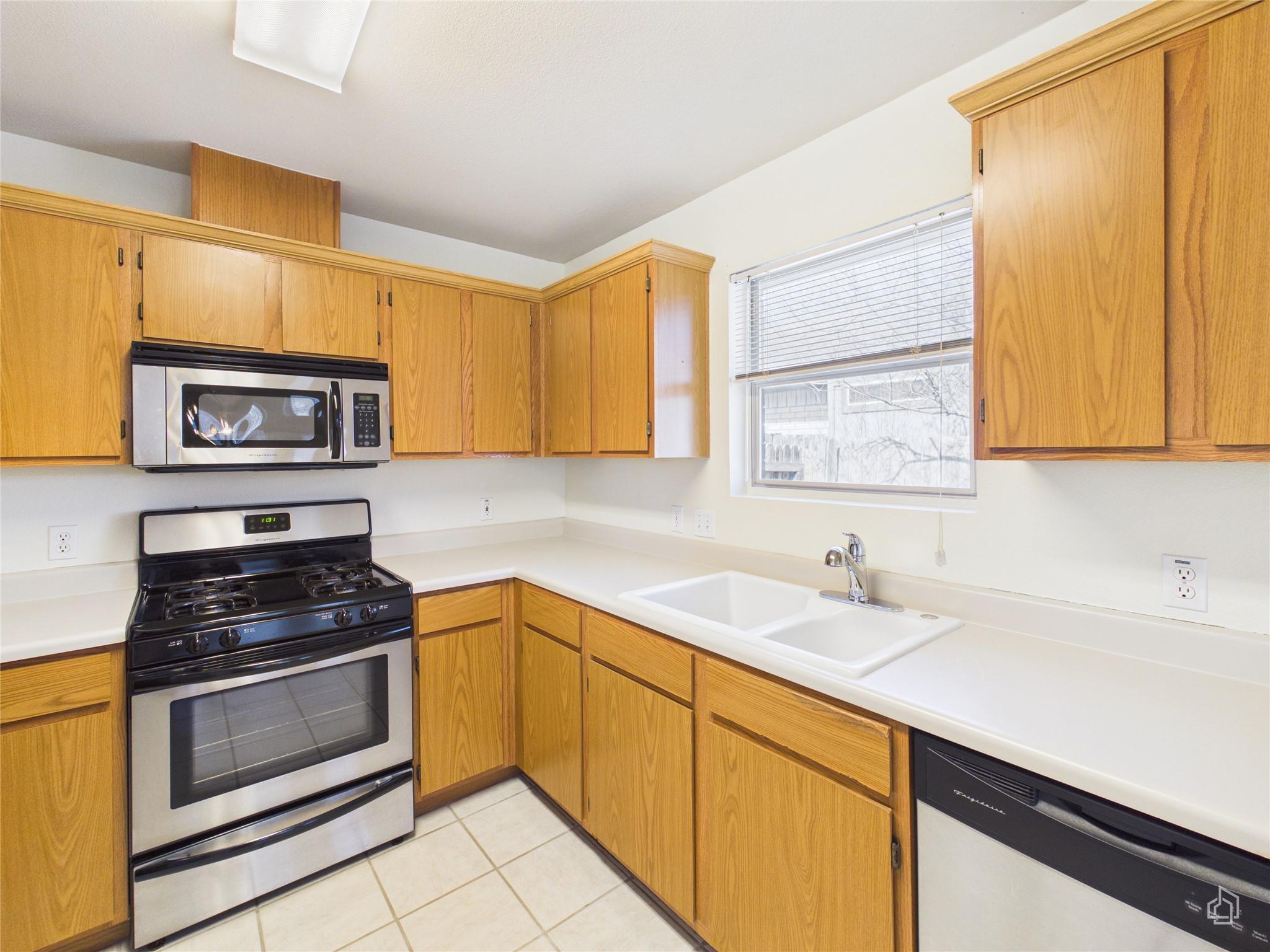 600 Clearcreek Dr, Leander, TX 78641