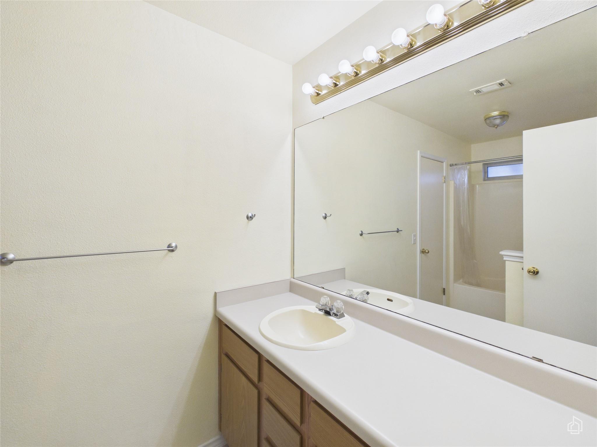 600 Clearcreek Dr, Leander, TX 78641