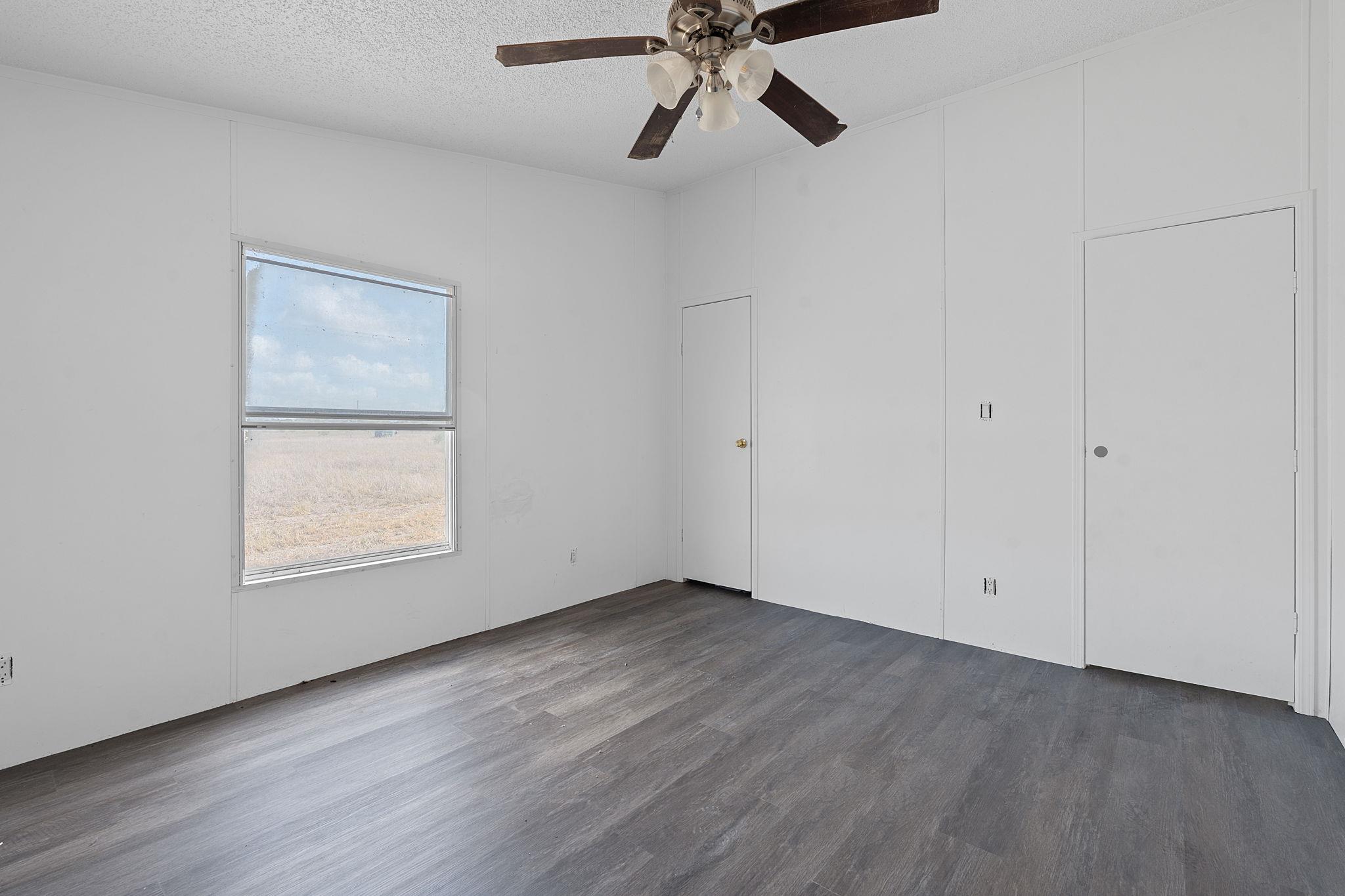 1177 County Road 402, Flatonia, TX 78941