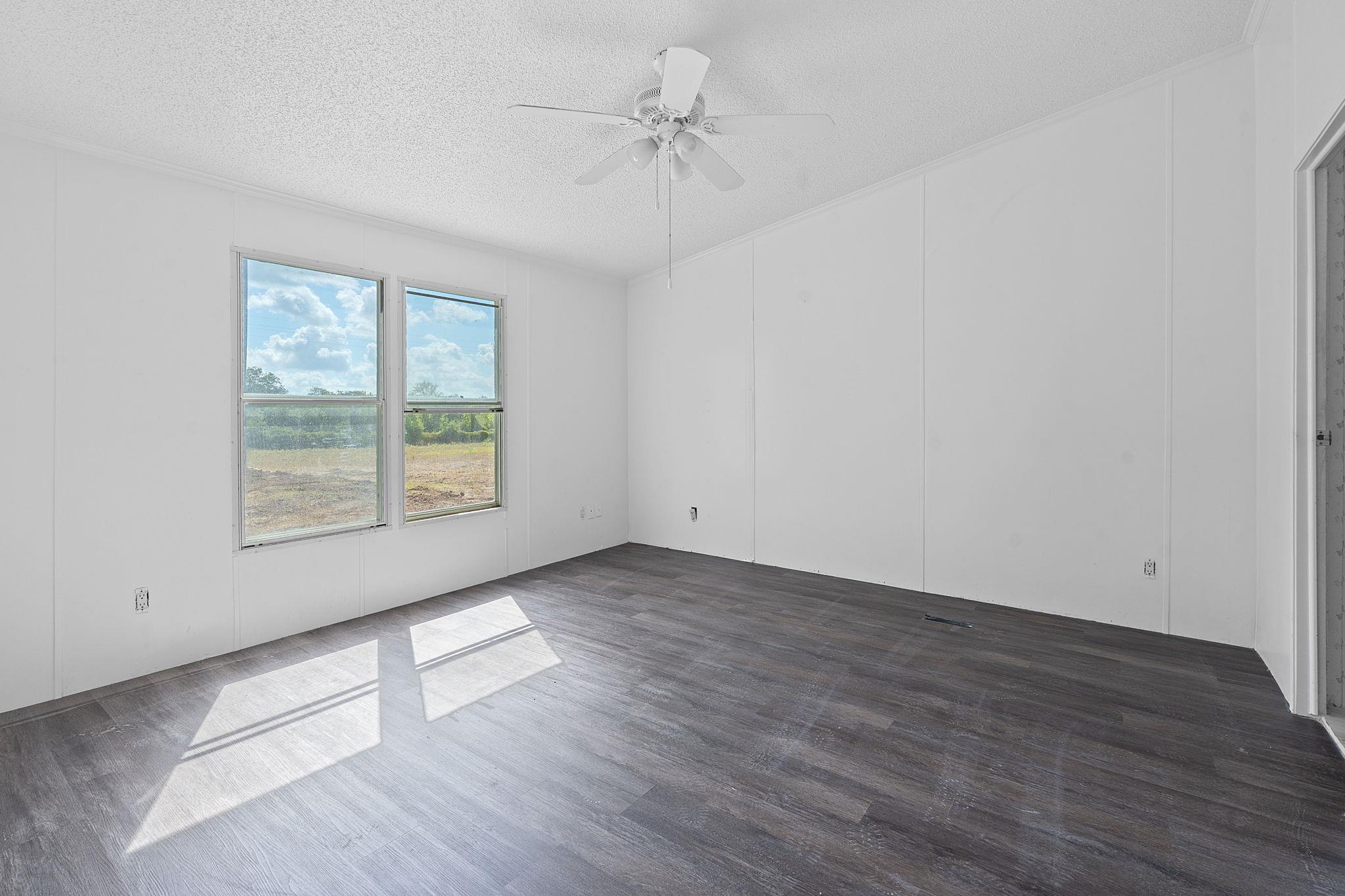 1177 County Road 402, Flatonia, TX 78941