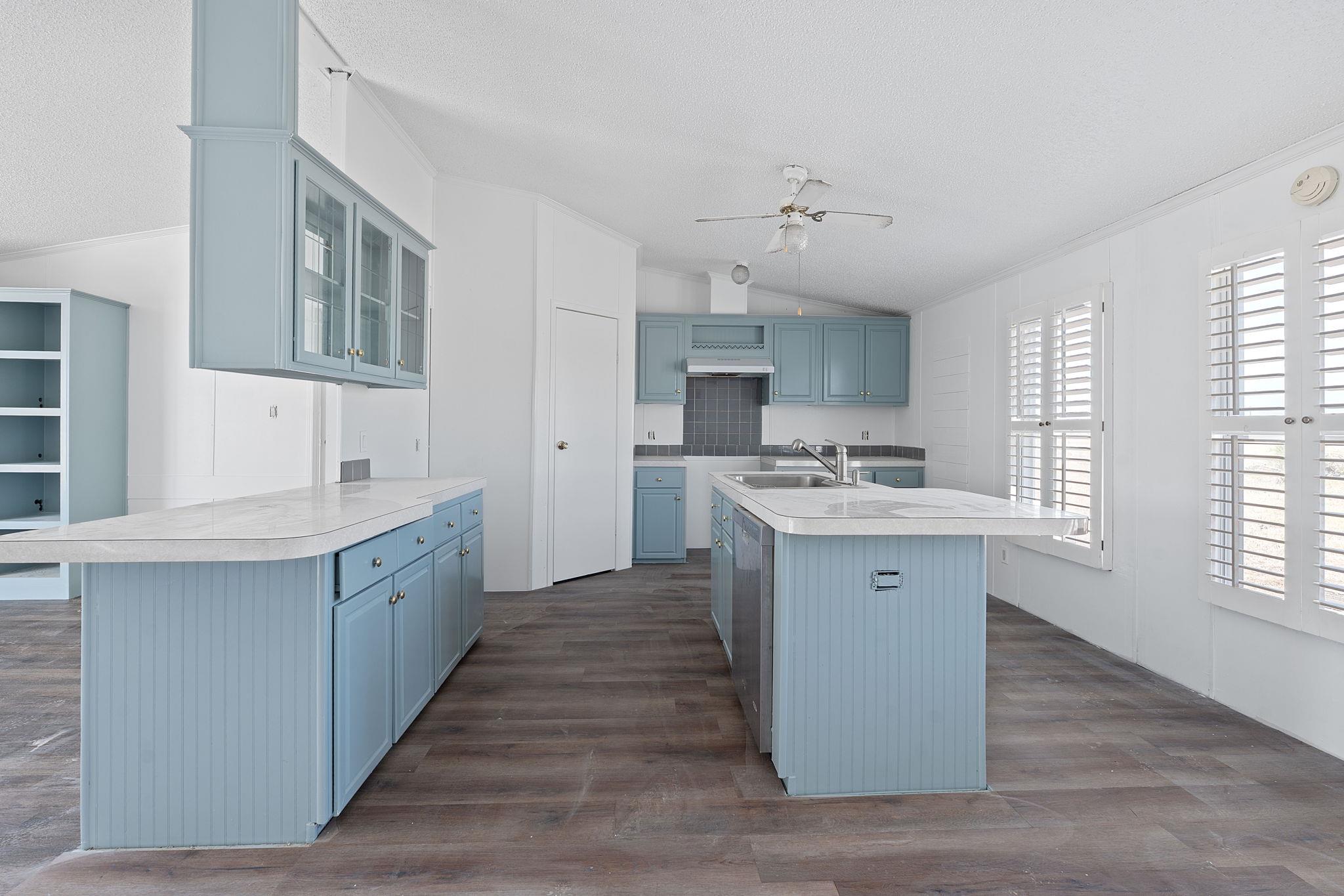 1177 County Road 402, Flatonia, TX 78941