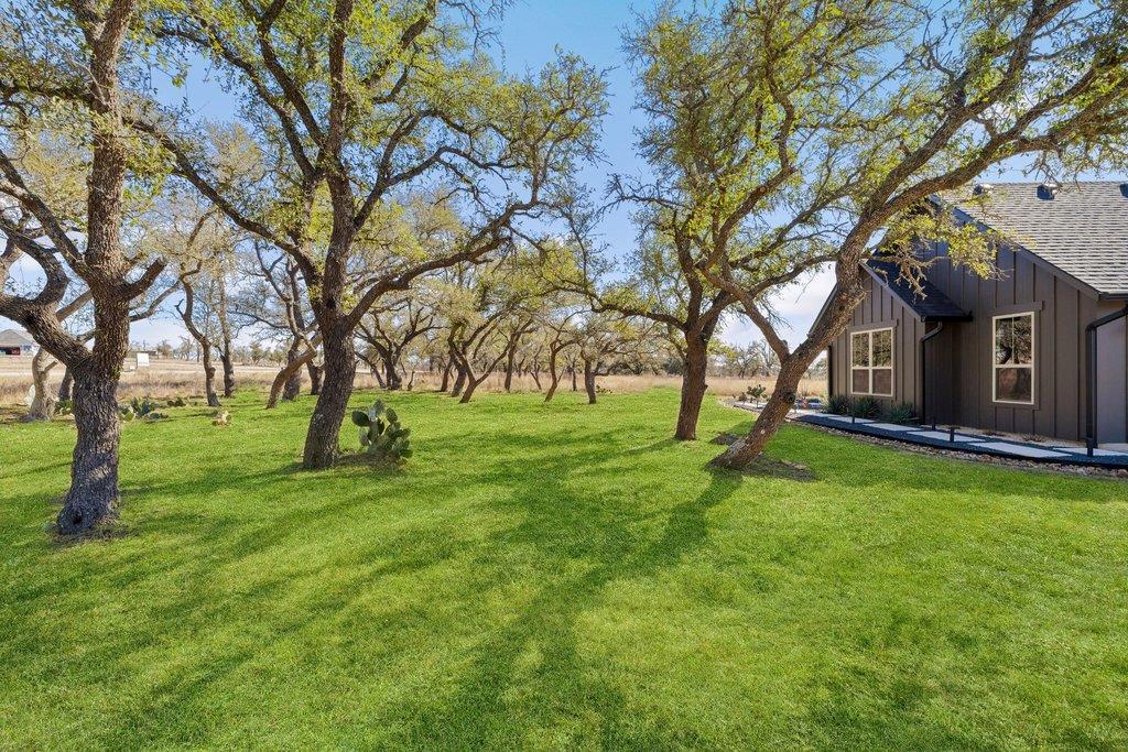 990 Axis Cir, Fredericksburg, TX 78624