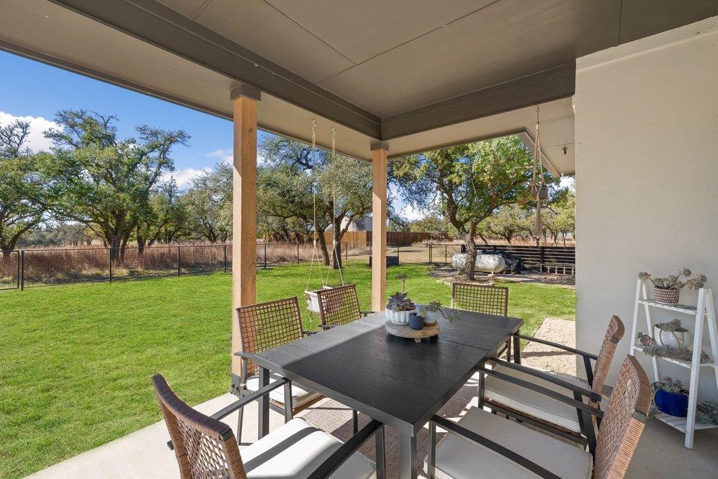 990 Axis Cir, Fredericksburg, TX 78624