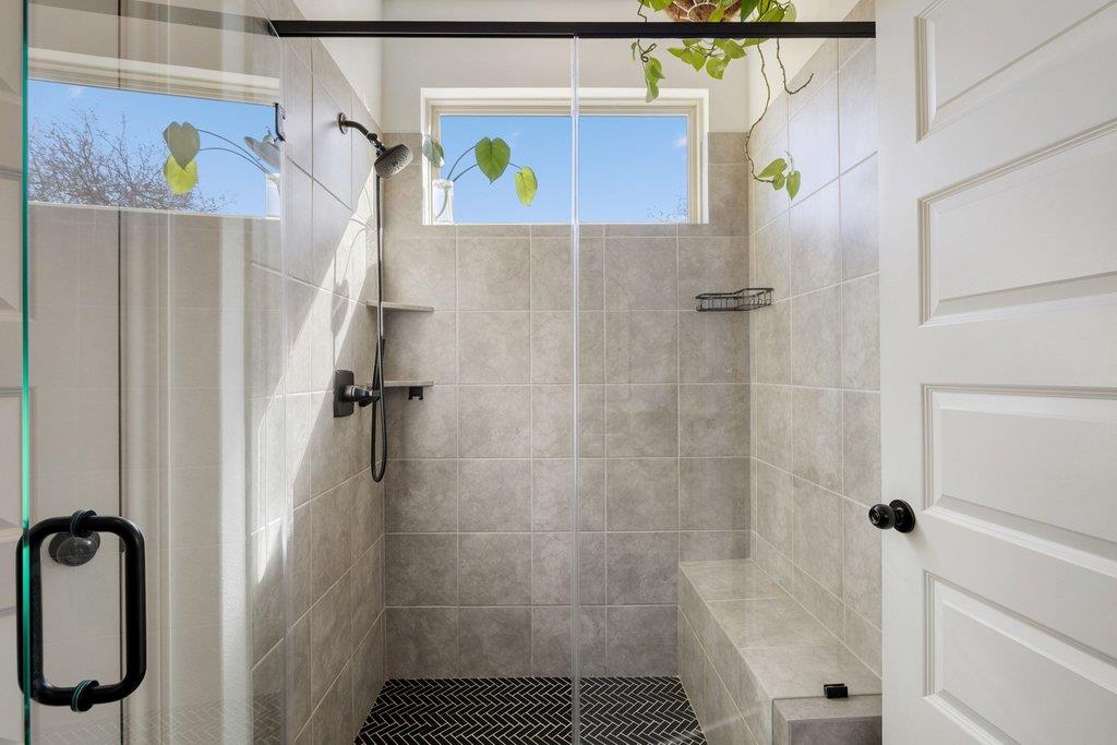 990 Axis Cir, Fredericksburg, TX 78624