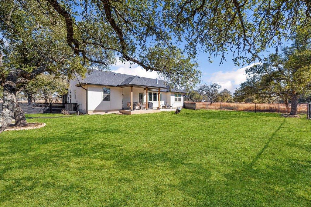 990 Axis Cir, Fredericksburg, TX 78624