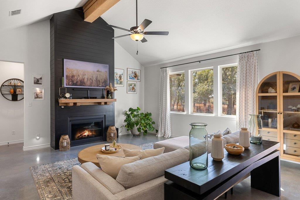 990 Axis Cir, Fredericksburg, TX 78624