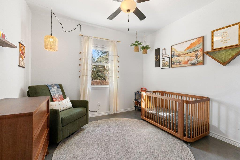 990 Axis Cir, Fredericksburg, TX 78624