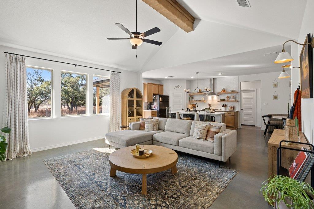 990 Axis Cir, Fredericksburg, TX 78624