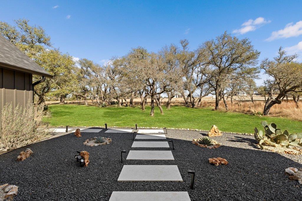 990 Axis Cir, Fredericksburg, TX 78624