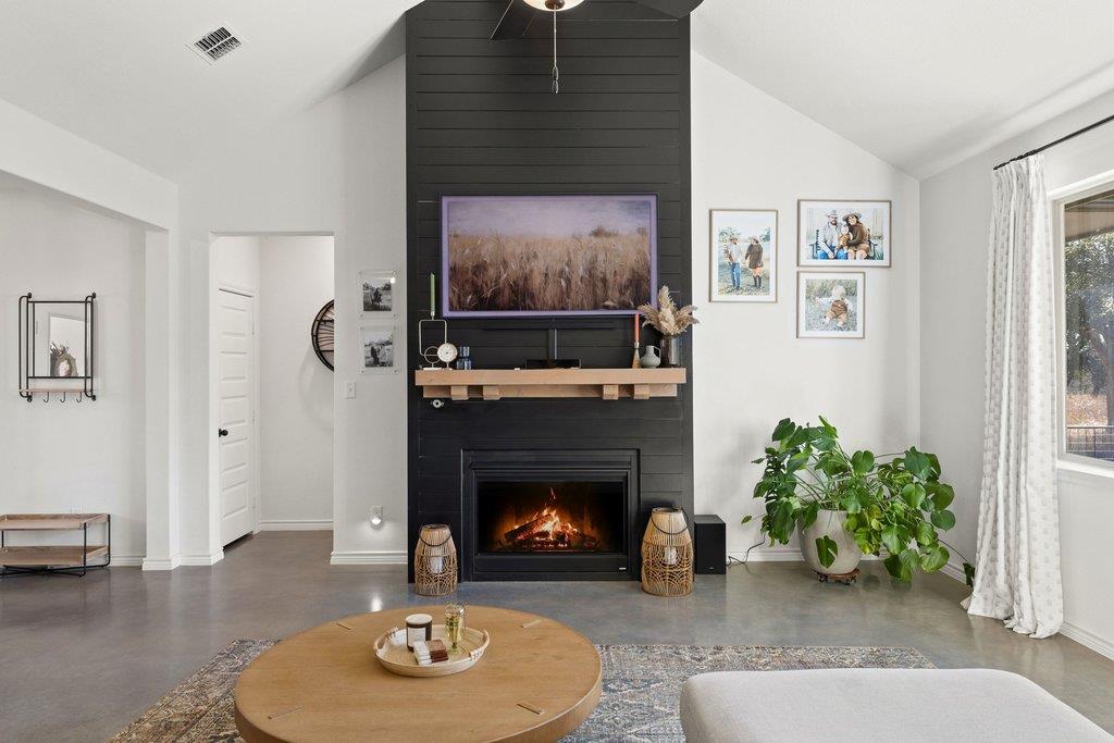 990 Axis Cir, Fredericksburg, TX 78624