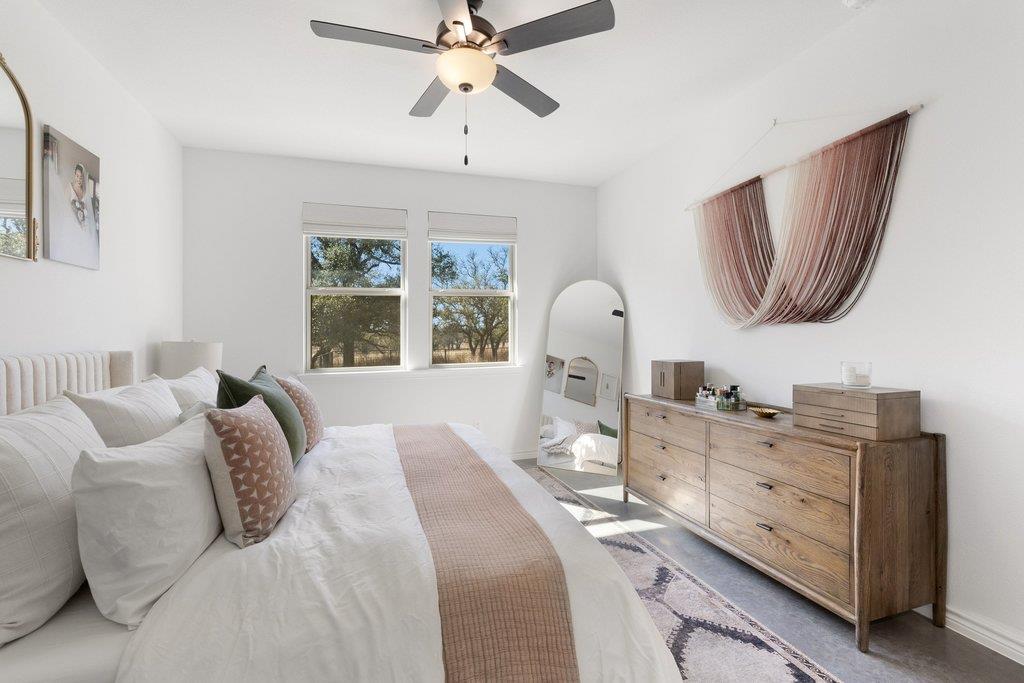 990 Axis Cir, Fredericksburg, TX 78624