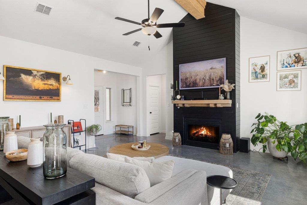 990 Axis Cir, Fredericksburg, TX 78624