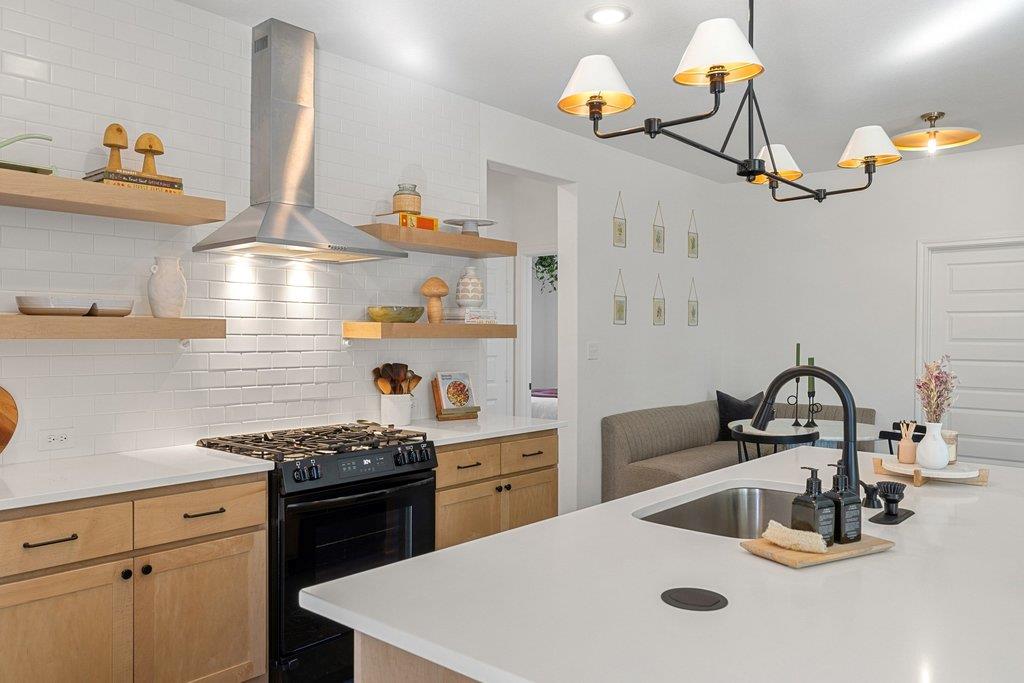 990 Axis Cir, Fredericksburg, TX 78624