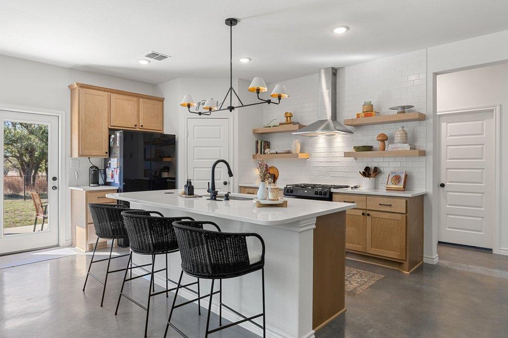 990 Axis Cir, Fredericksburg, TX 78624