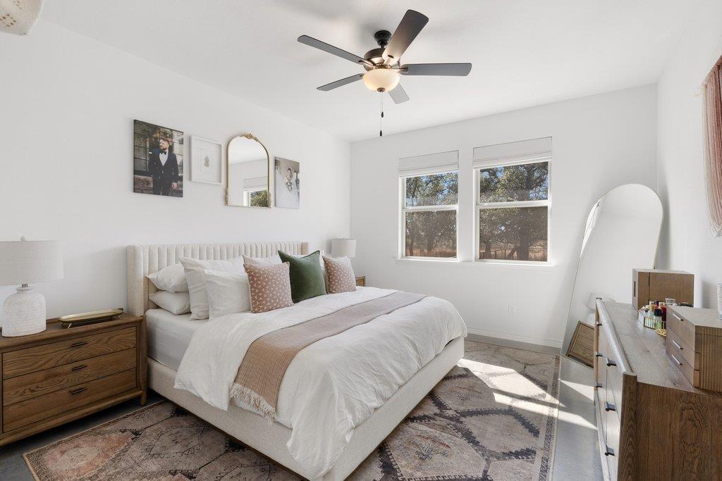 990 Axis Cir, Fredericksburg, TX 78624