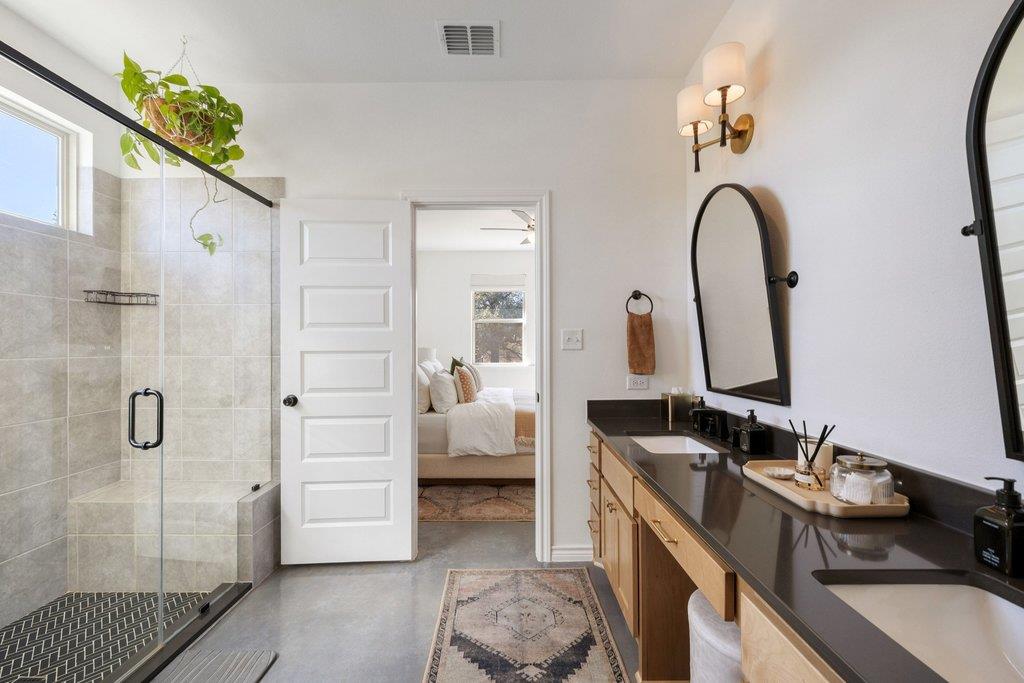 990 Axis Cir, Fredericksburg, TX 78624