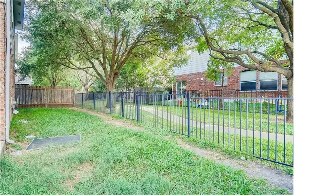 1821 Briarton Ln N, Round Rock, TX 78665