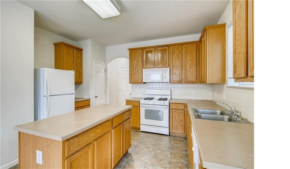 1821 Briarton Ln N, Round Rock, TX 78665