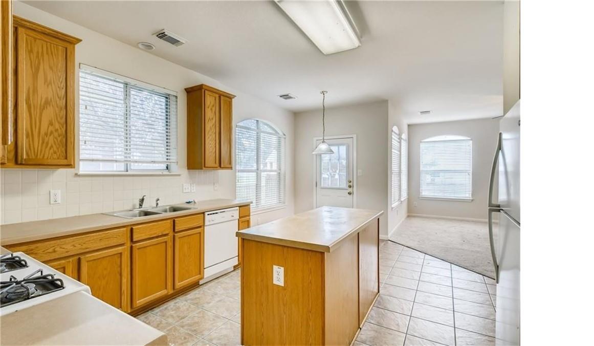 1821 Briarton Ln N, Round Rock, TX 78665