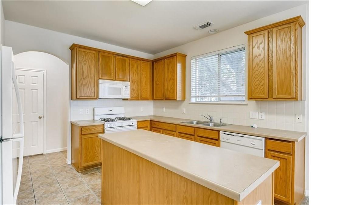 1821 Briarton Ln N, Round Rock, TX 78665