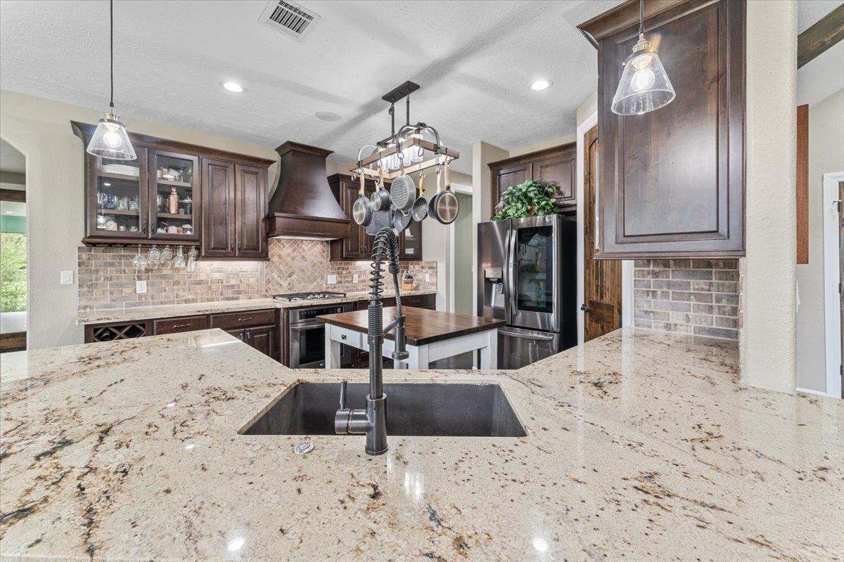 15637 Knotty Oaks Trail, Magnolia, TX 77355