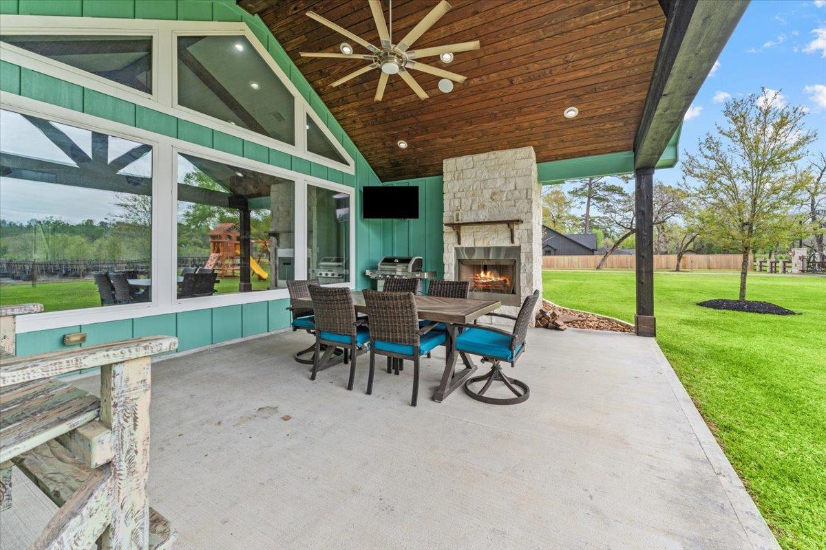 15637 Knotty Oaks Trail, Magnolia, TX 77355