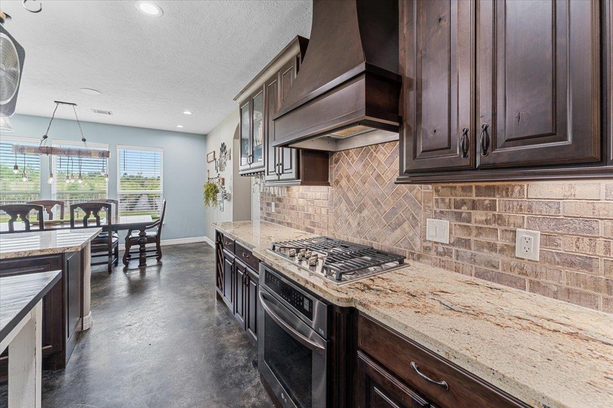 15637 Knotty Oaks Trail, Magnolia, TX 77355